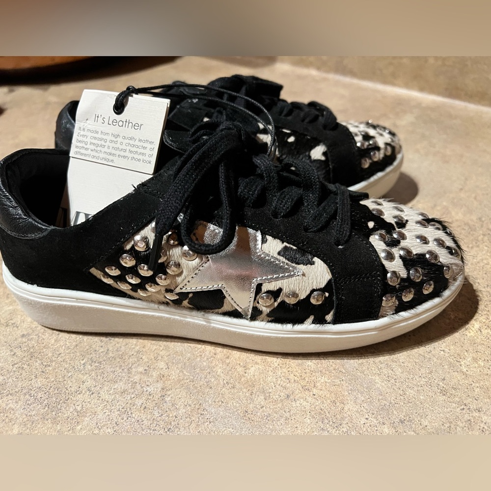 Myra Giggle Sneakers